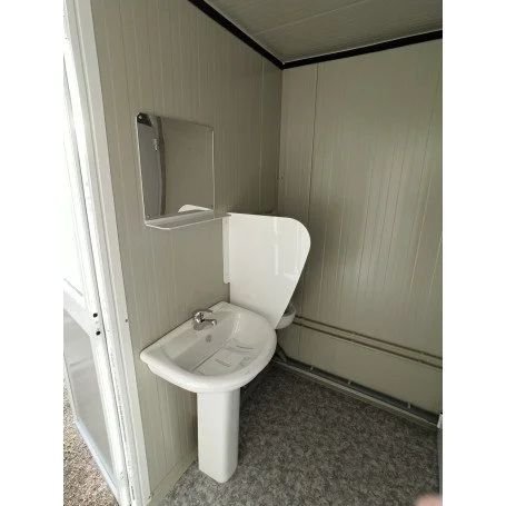 Unité sanitaire SDU avec toilettes, douche, lavabo et urinoir – Image 4