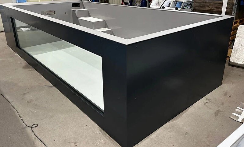 Piscine en polypropylène de 6,5 m x 2,5 m avec une fenêtre de 4 m
