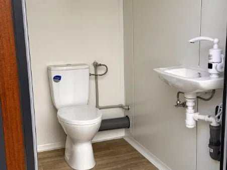 Conteneur sanitaire de type pavillon avec triple cabine – Image 2