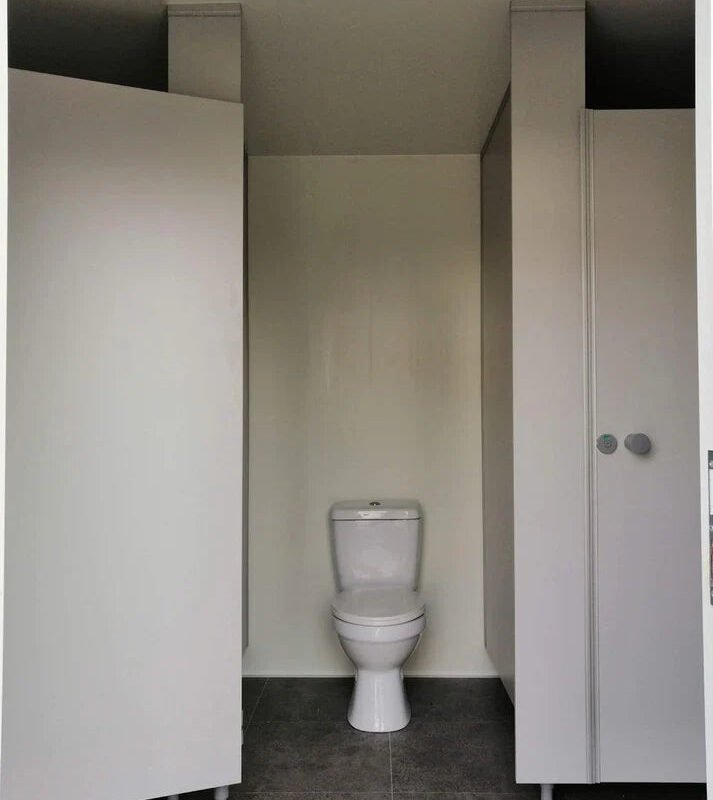 Remorque WC avec WC double 6x2,40 mètres